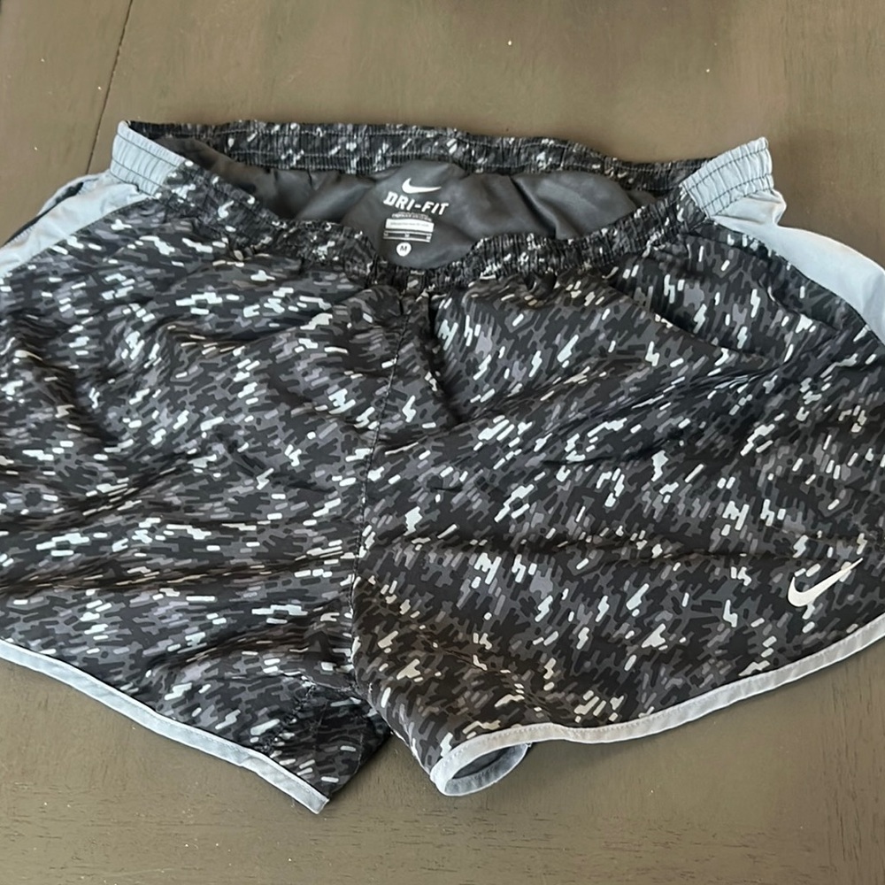 Nike Dri-FIT Patterned Black and Gray Shorts